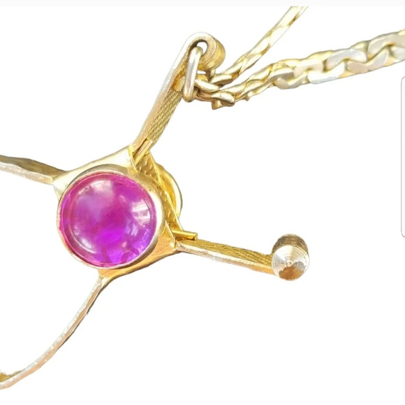 1950s VINTAGE GOLDTONE WITH PURPLE CABACHON JEWEL DETAIL GLOVE CLIP - Picture 4 of 5